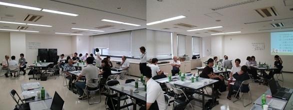 3人一組になりフリップボードを使って意見交換をしている2組の写真
