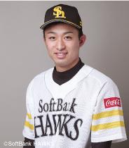 ソフトバンクのユニフォームを着た伊藤大将さんの写真