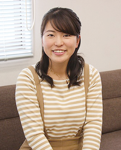 笑顔で写っている吉富愛さんの写真