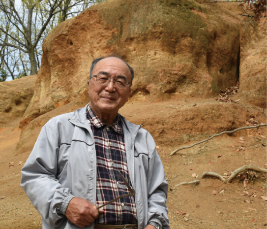 成田西公園の地層の前で