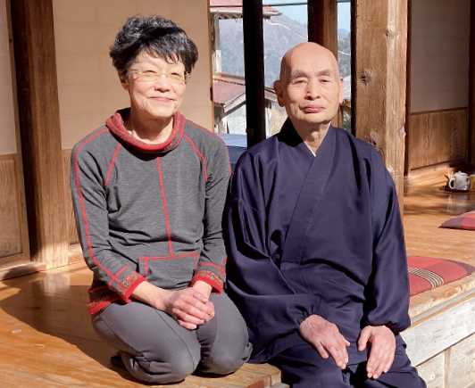 五鬼助義之さんと妻の三津子さん