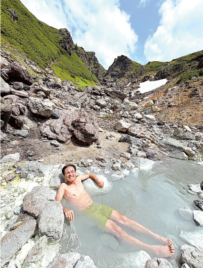 北海道の野湯・中岳温泉に入る