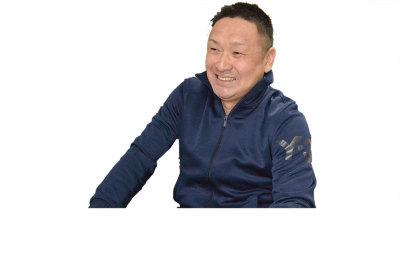 笑っている笑福亭由瓶さんの写真