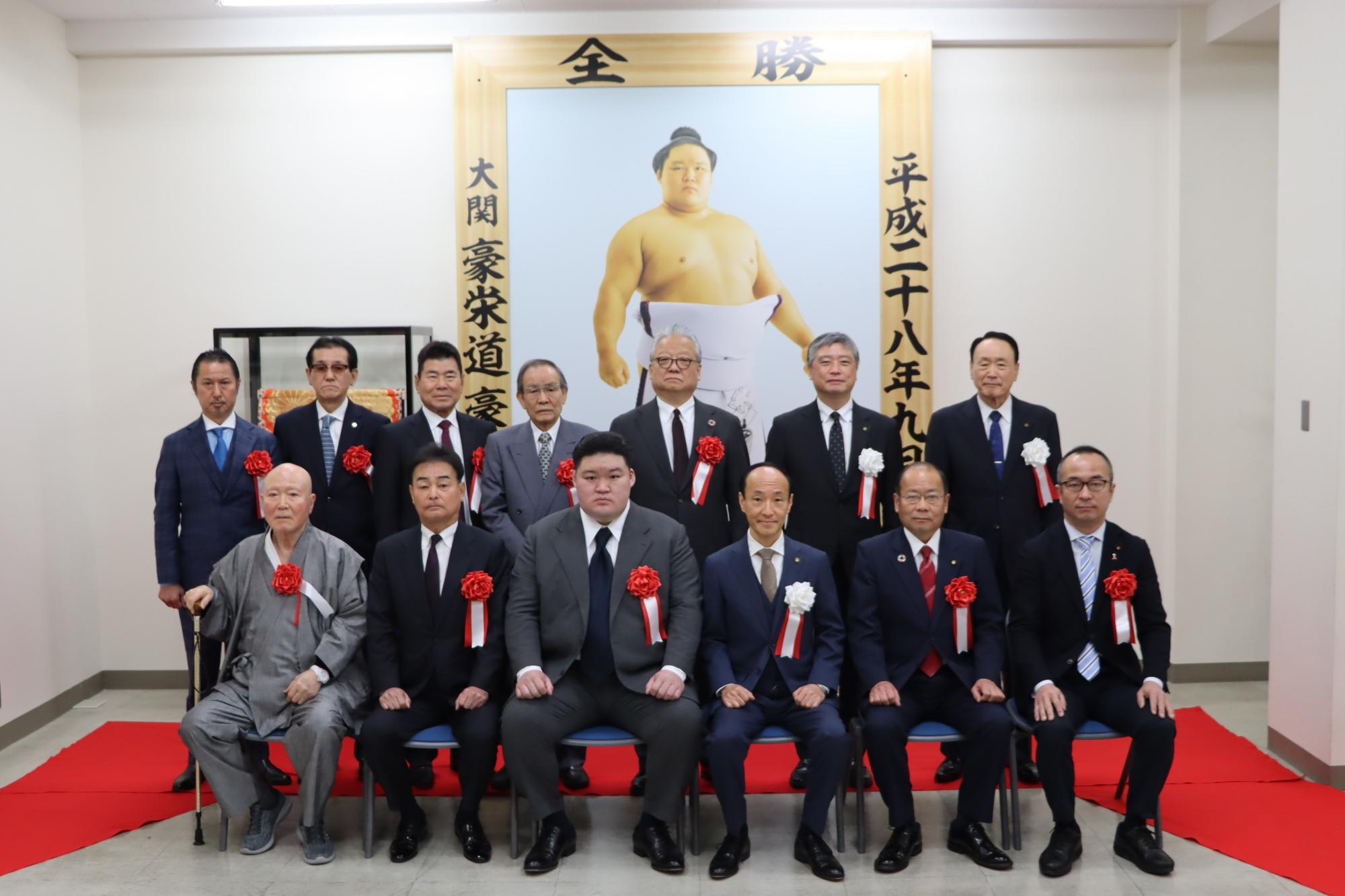 寄贈式に参列した方の集合写真