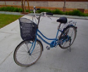 大人用(26インチ)の青色の自転車の写真