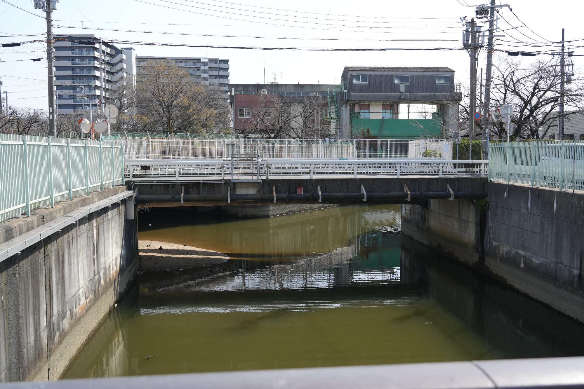 二十箇用水路水門