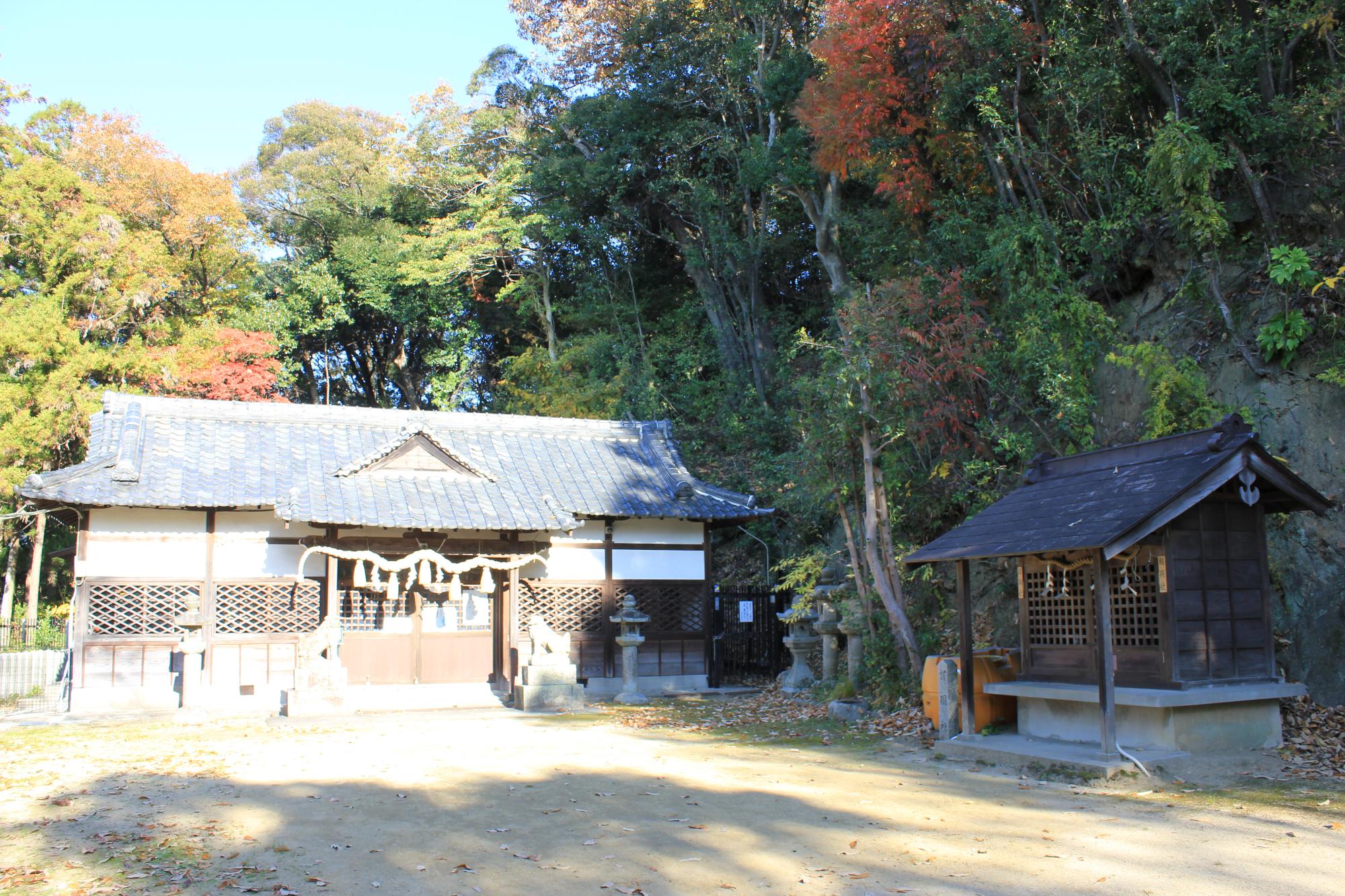 打上高良神社の境内
