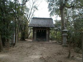 小さい祠の細屋神社の写真