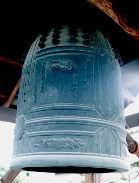 青銅色の正立寺の梵鐘の写真