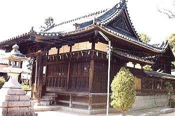 木造建築の鞆呂岐(ともろぎ)神社の写真