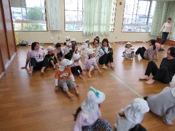 体を使って遊ぼうの背景3