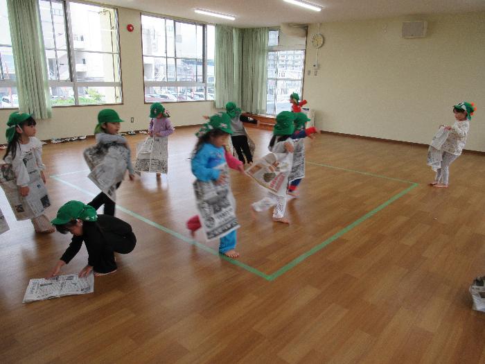 体を使って遊ぼうの背景5