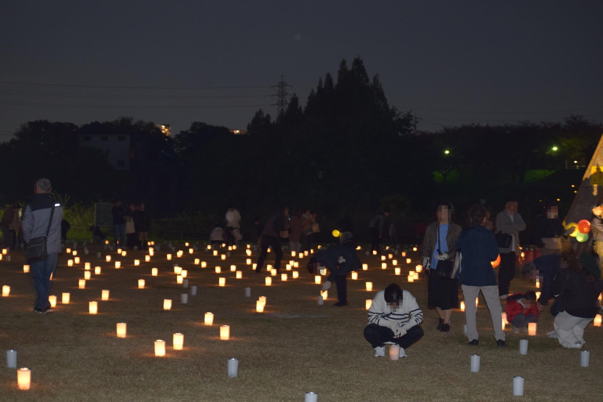 ろうそく着火ボランティアの方々による着火体験