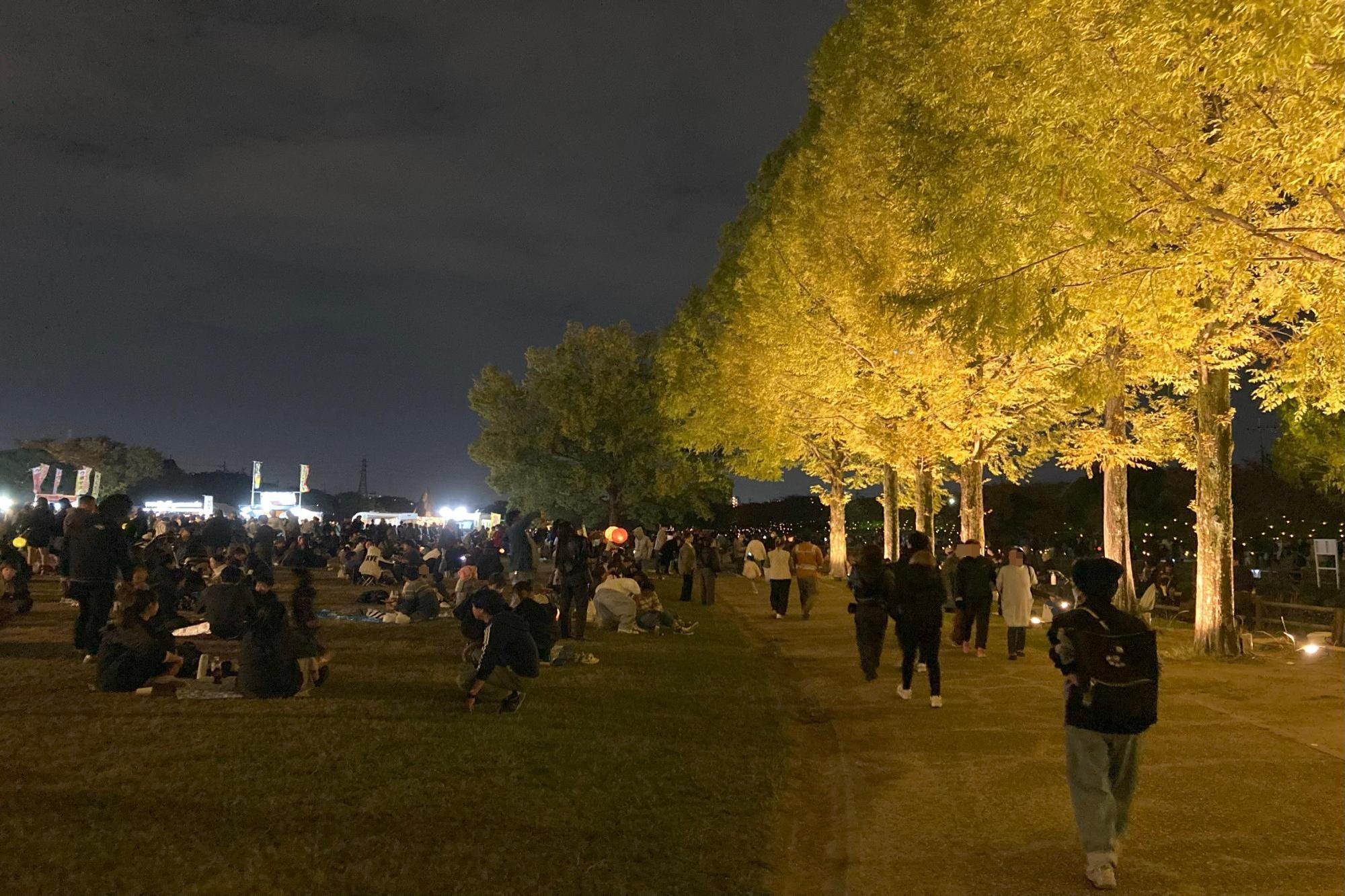 飲食スペース横広場