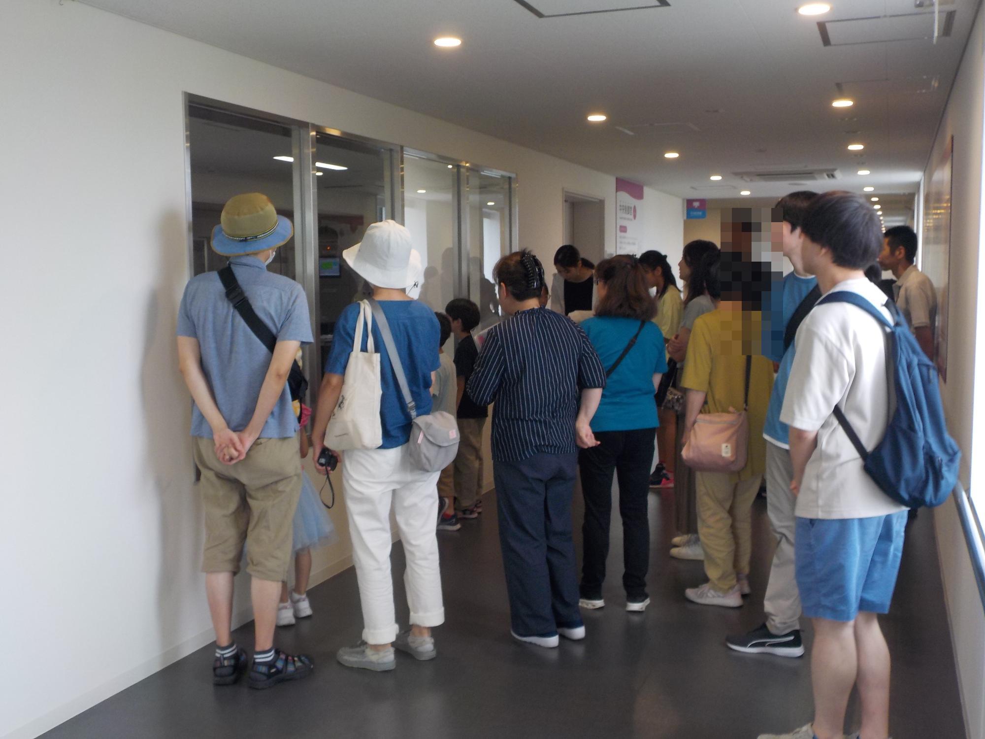 施設見学の様子1