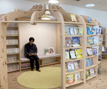 最初に手掛けたユニークな形の読書コーナー