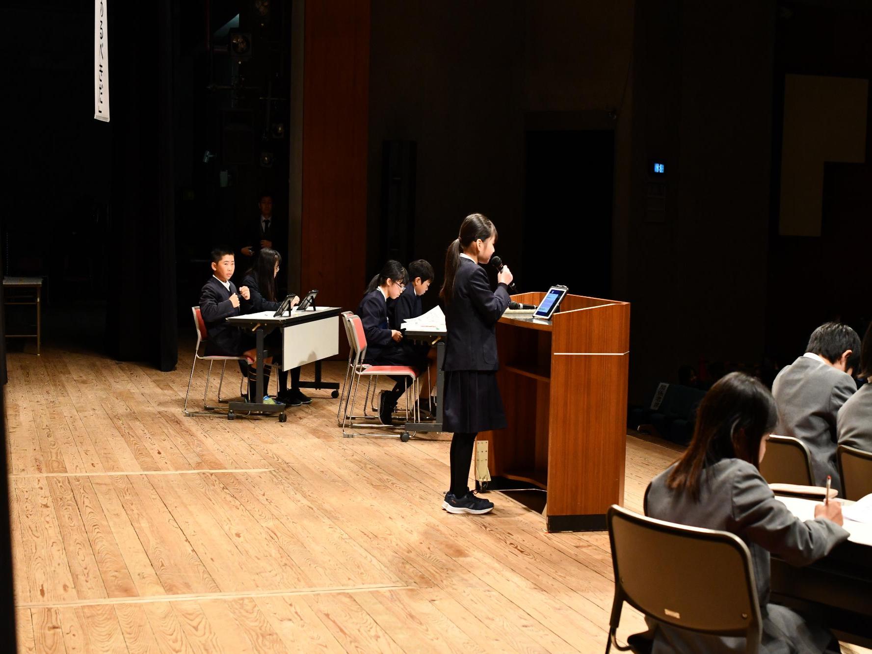 ガイドブックの画像（年に一度のディベート大会）