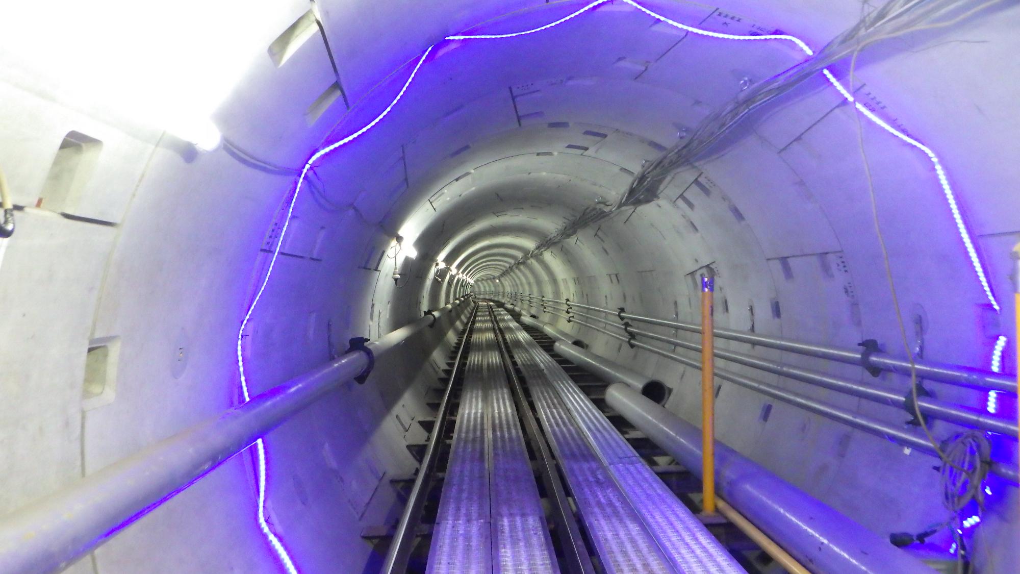 トンネル内部