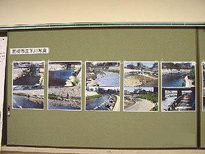 尼崎市庄下川が整備されている様子を撮影した写真が展示されているパネルの写真