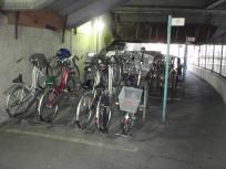 京阪萱島駅 駅前第3自転車駐車場にたくさんの自転車が停まっている写真