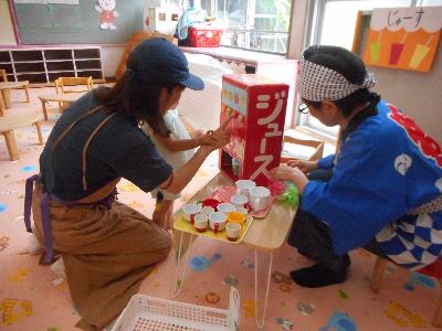 ジュース屋さんごっこのようす