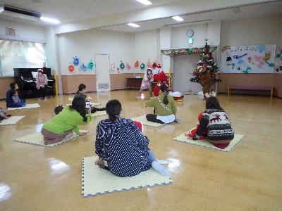 サンタさんに質問している様子